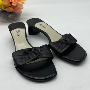 Bass black slip on sandal Size 9. BSN2805D